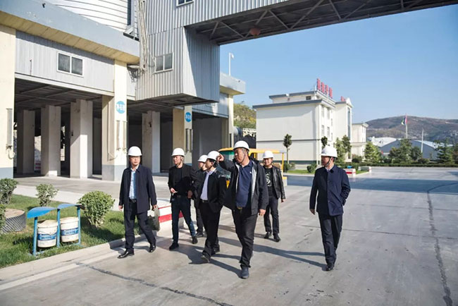 �F���~�ʭh(hu��n)���־��L������һ���W�R���u���������{(di��o)��