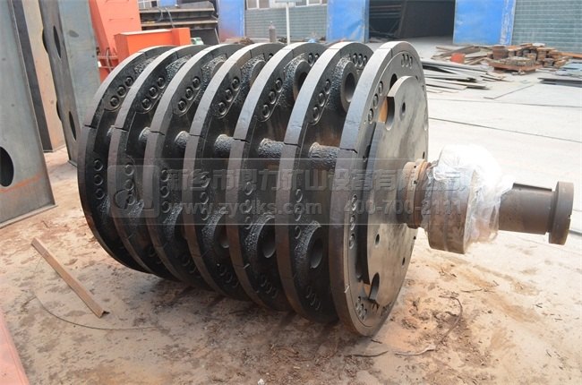 反擊式破碎機(jī)主軸