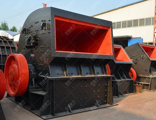 靠沖擊原理破碎的錘式破碎機(jī)