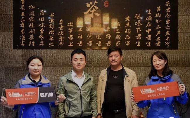 加利礦業(yè)總經理合影