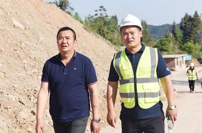 石料廠負(fù)責(zé)人何總