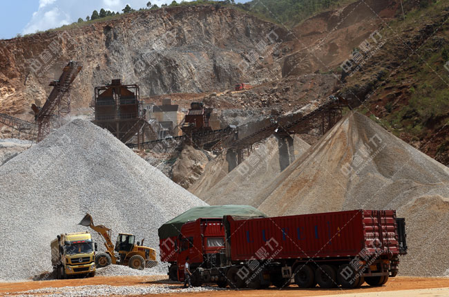 晟葳礦業(yè)石料生產(chǎn)線成品料堆