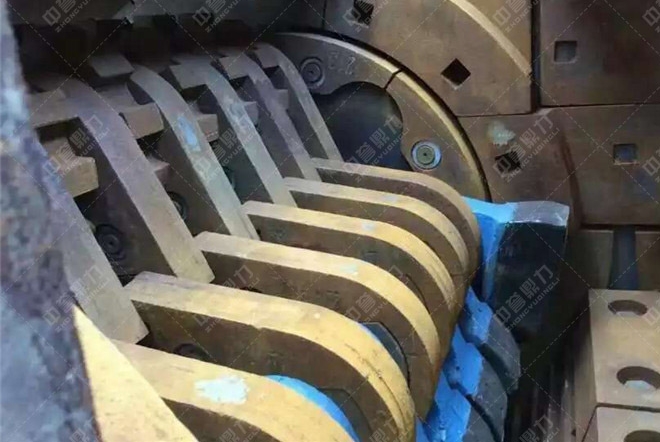 錘式碎沙機(jī)內(nèi)部