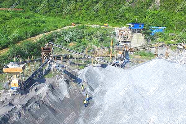 石子生產(chǎn)現(xiàn)場(chǎng)